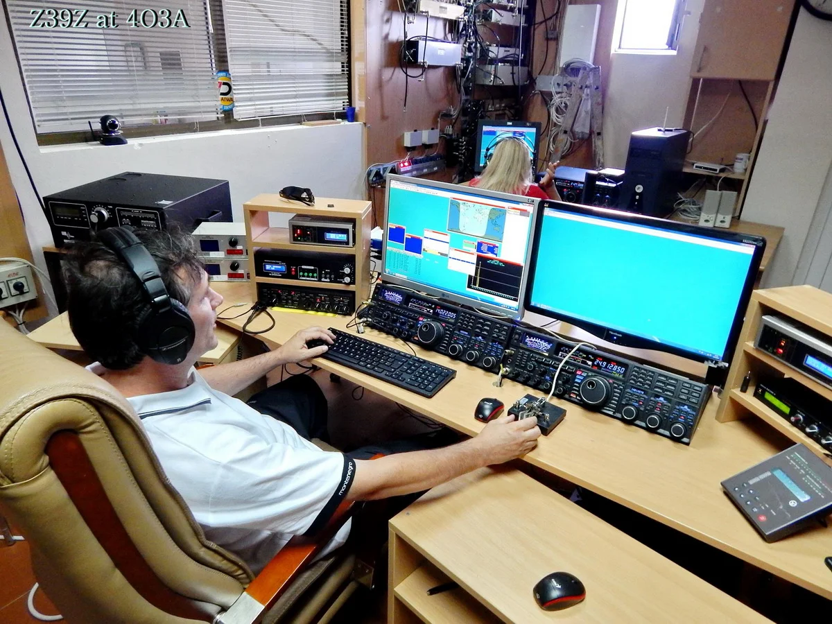 4O3A shack, with Elvira