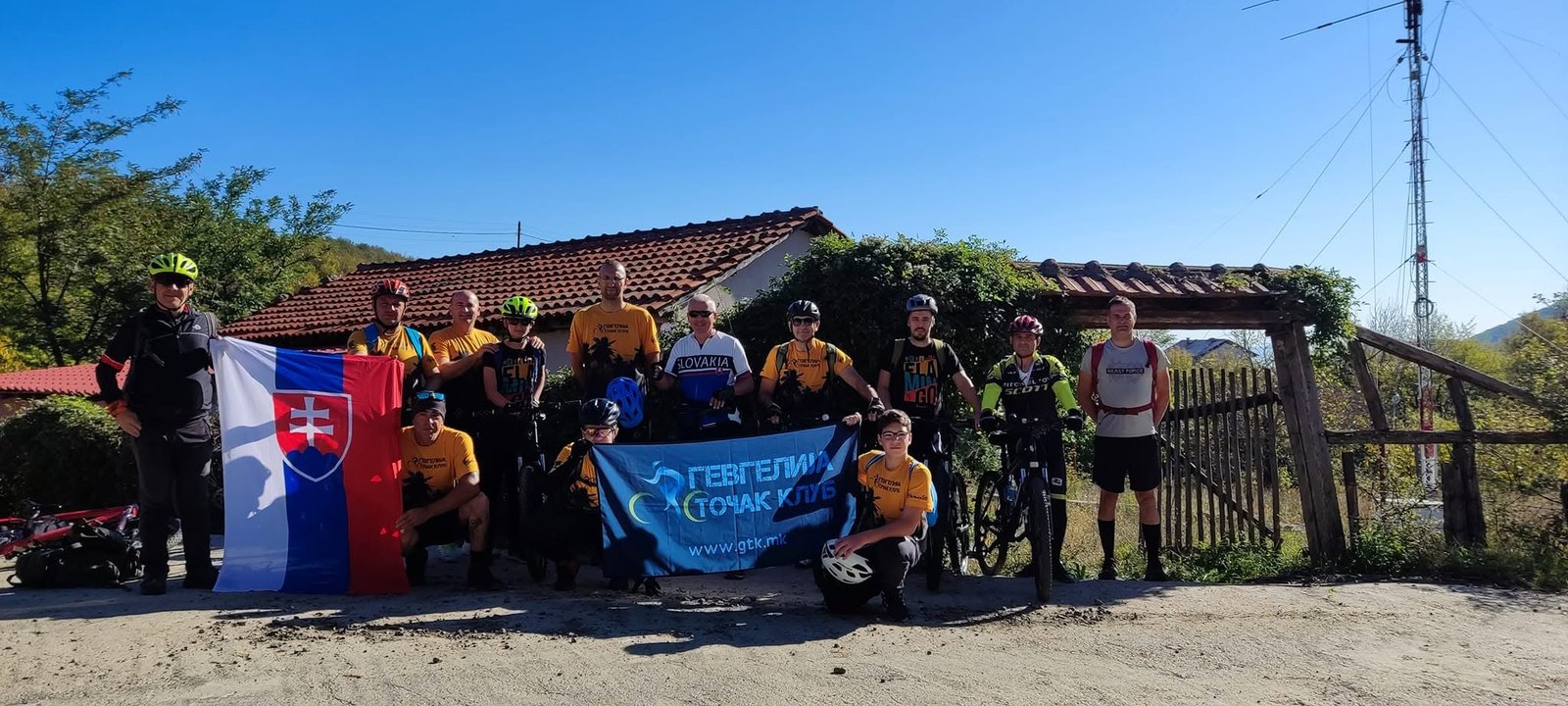 Cycling club at Mi Casita, with international guests