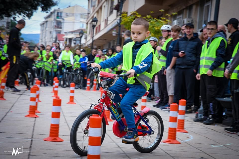 Young rider at the bike course